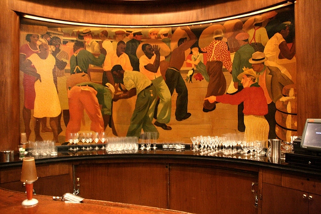 ταπετσαρία σε μπαρ ξενοδοχείου